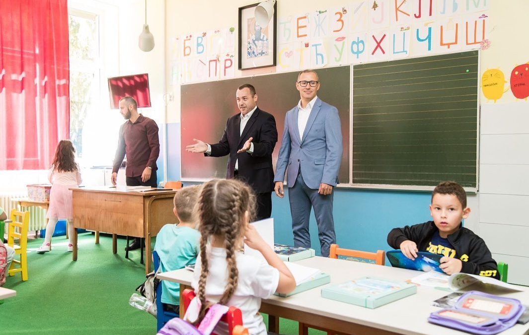 Поклон пакети за ученике првих разреда