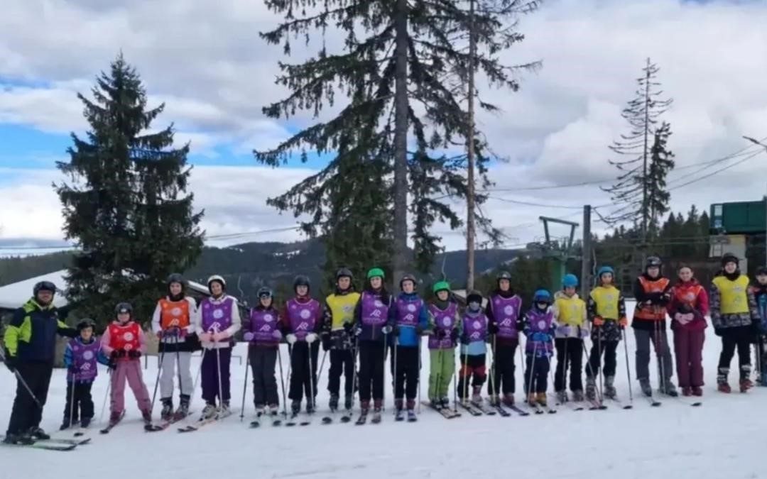 Ученици наше школе на ски кампу „Сњешко“